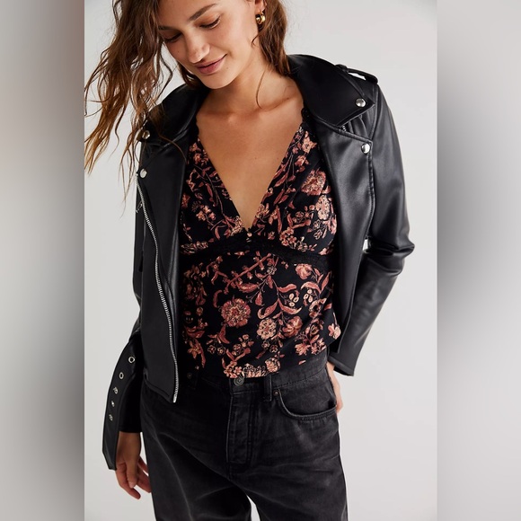 🌟FREE PEOPLE Emery Floral Print Crop Top Black Combo-Sizes X-Small & Medium - Picture 2 of 12